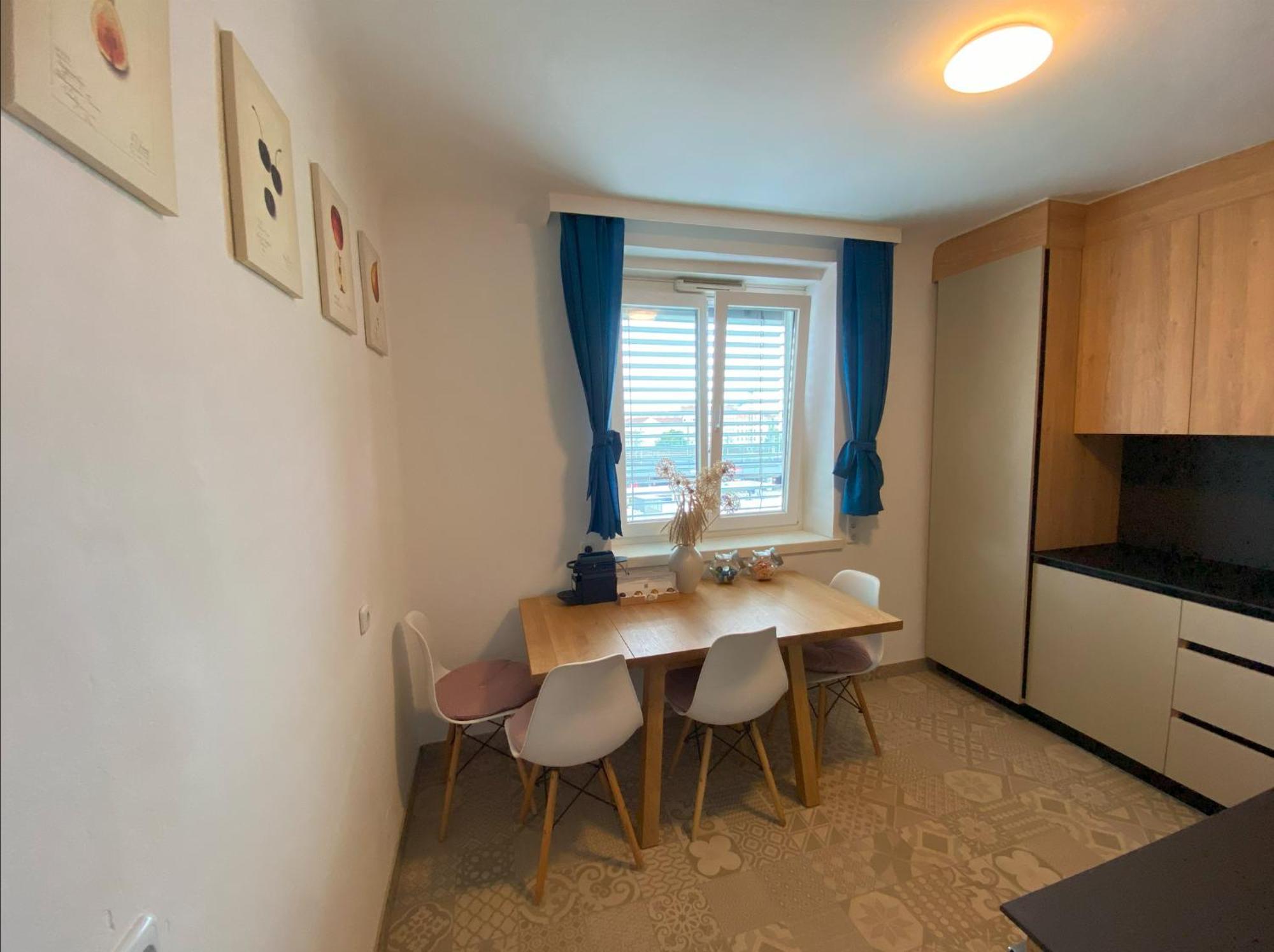 Anzotika Apartment, * Vienne